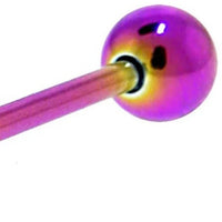 Zungenpiercing mit Regenbogen-Totenkopf